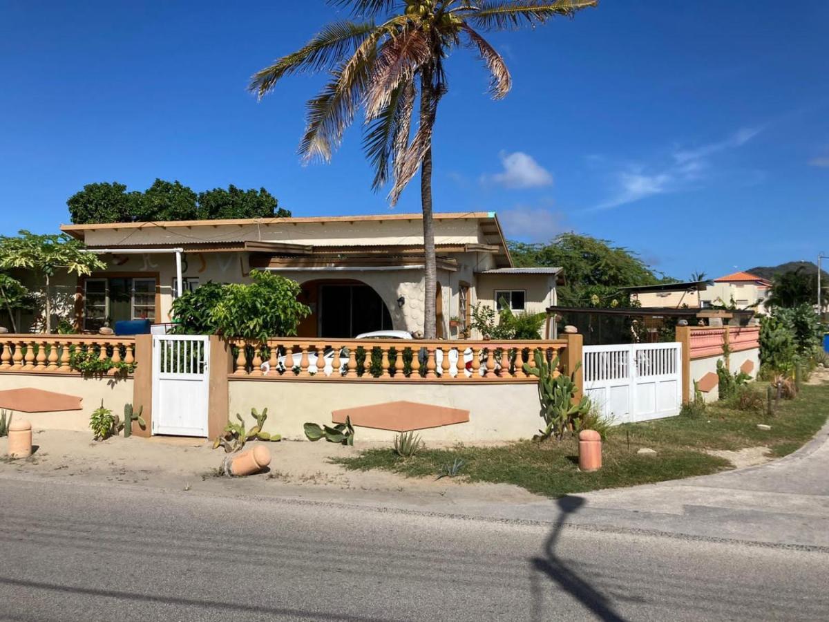 Aruba Backpackers Lejlighed Oranjestad Eksteriør billede