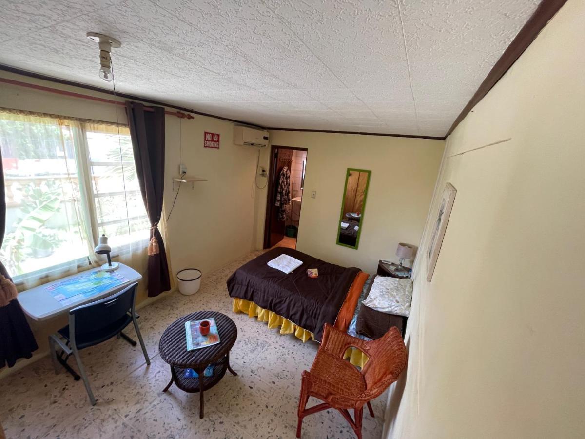 Aruba Backpackers Lejlighed Oranjestad Eksteriør billede