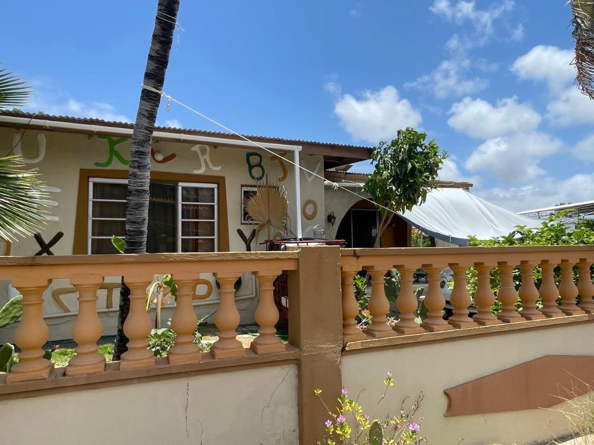 Aruba Backpackers Lejlighed Oranjestad Eksteriør billede